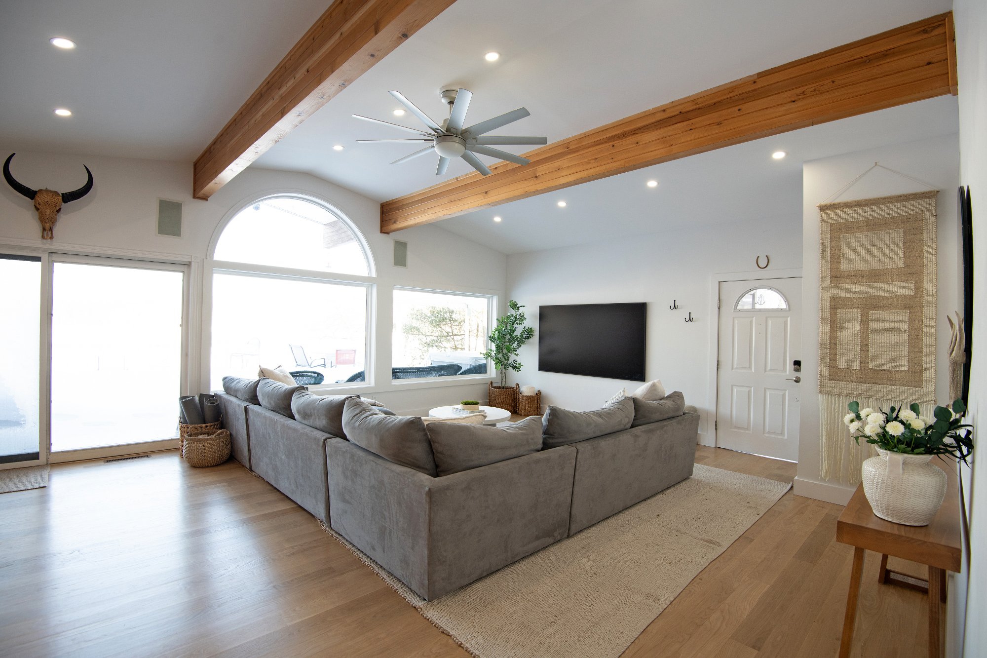 Spacious living room with arched windows